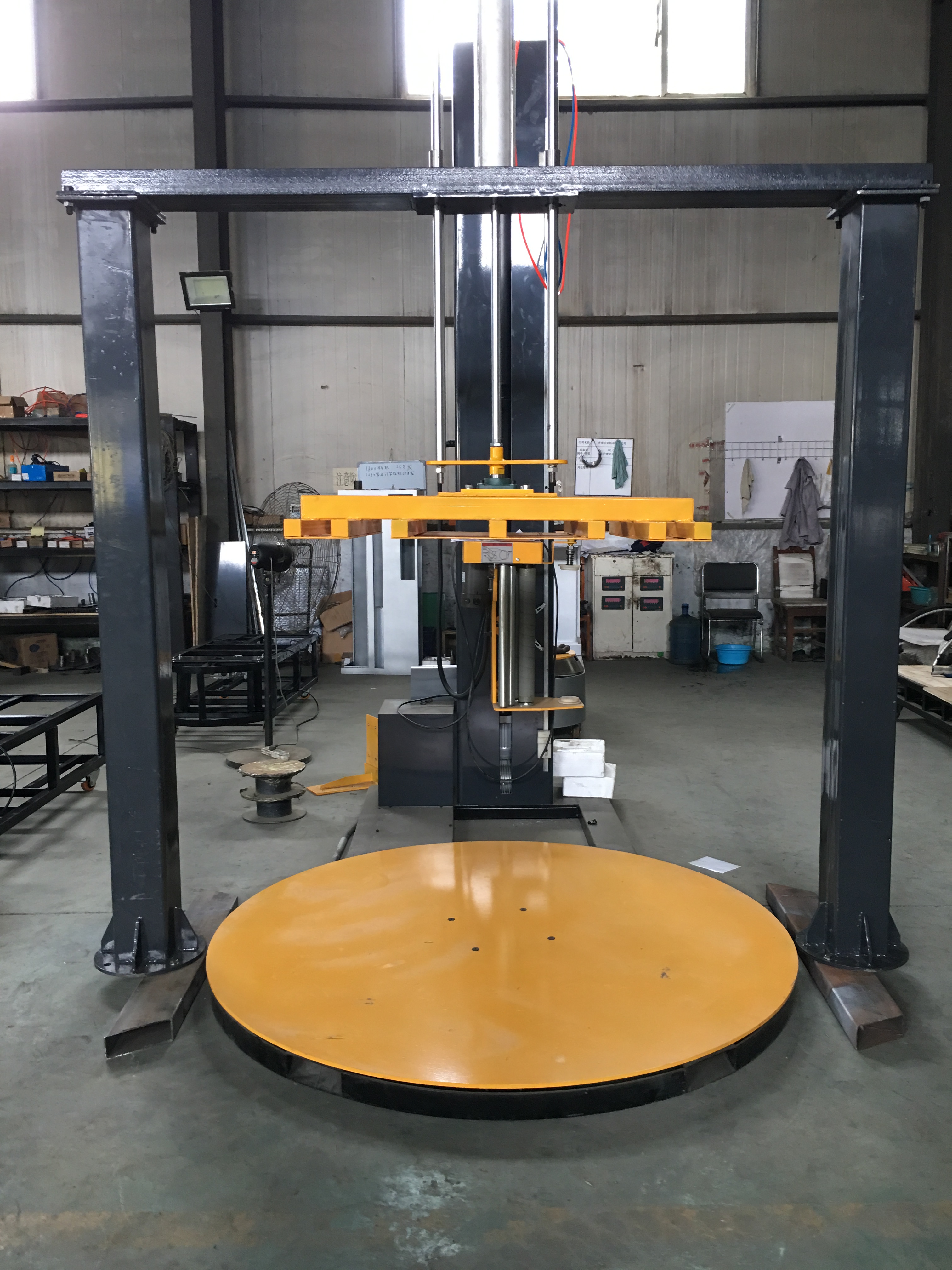 什么情況下需要選擇壓頂纏繞包裝機(jī)。